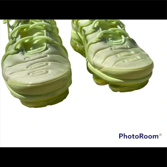 Women’s Nike Air VaporMax Plus Barely Volt Neon Yellow - Picture 3 of 10